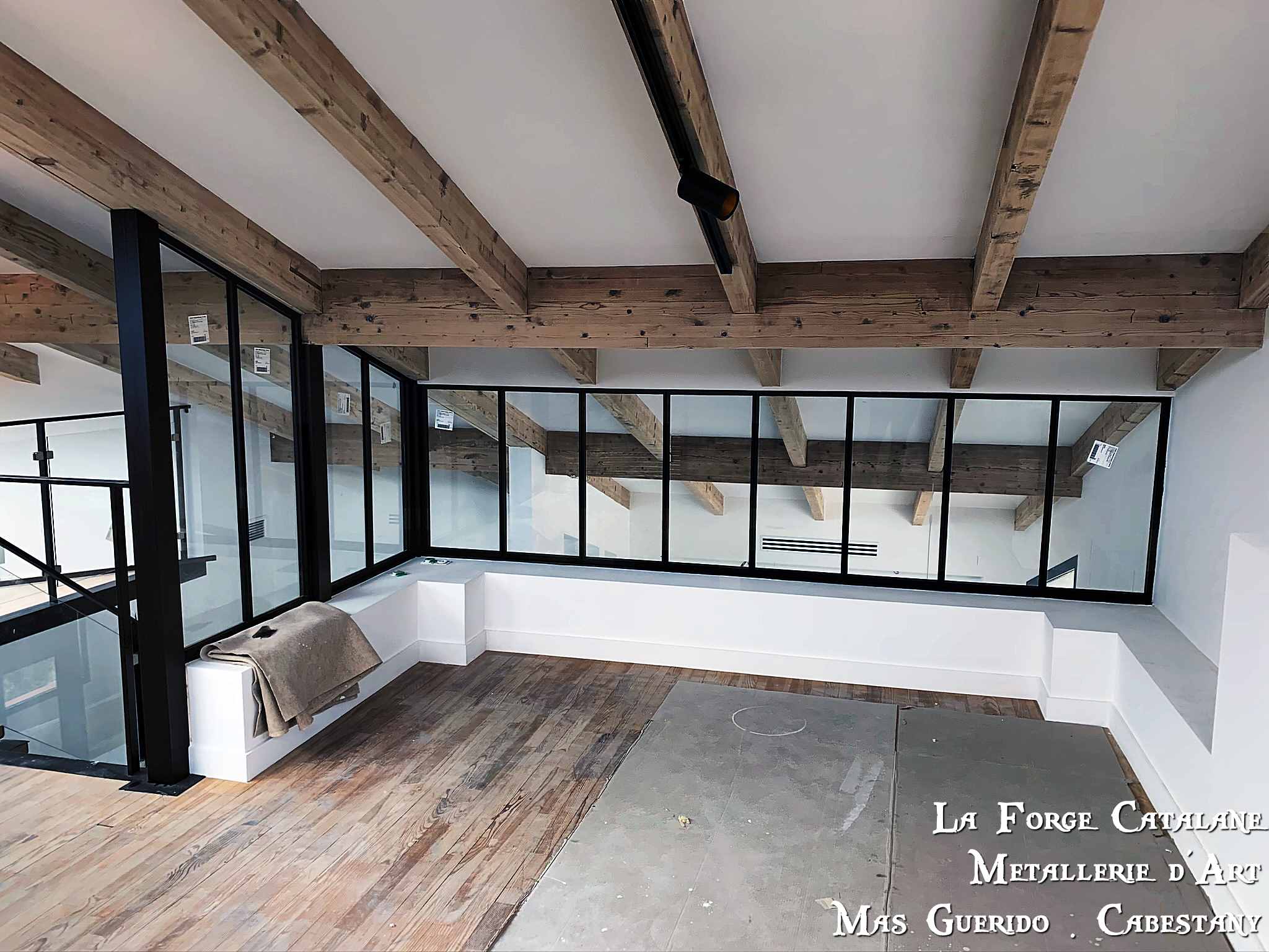 verriere fixe sur mezzanine vitrage clair forge catalane (3).jpg